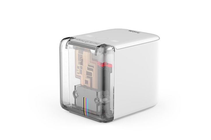 白いボディに透明なカバーが付いた、内部機構が見える小型の電子機器。スマートホームデバイスと思われます。
